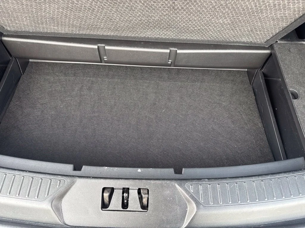 Used 2022 White Metallic Ford XLT image 48