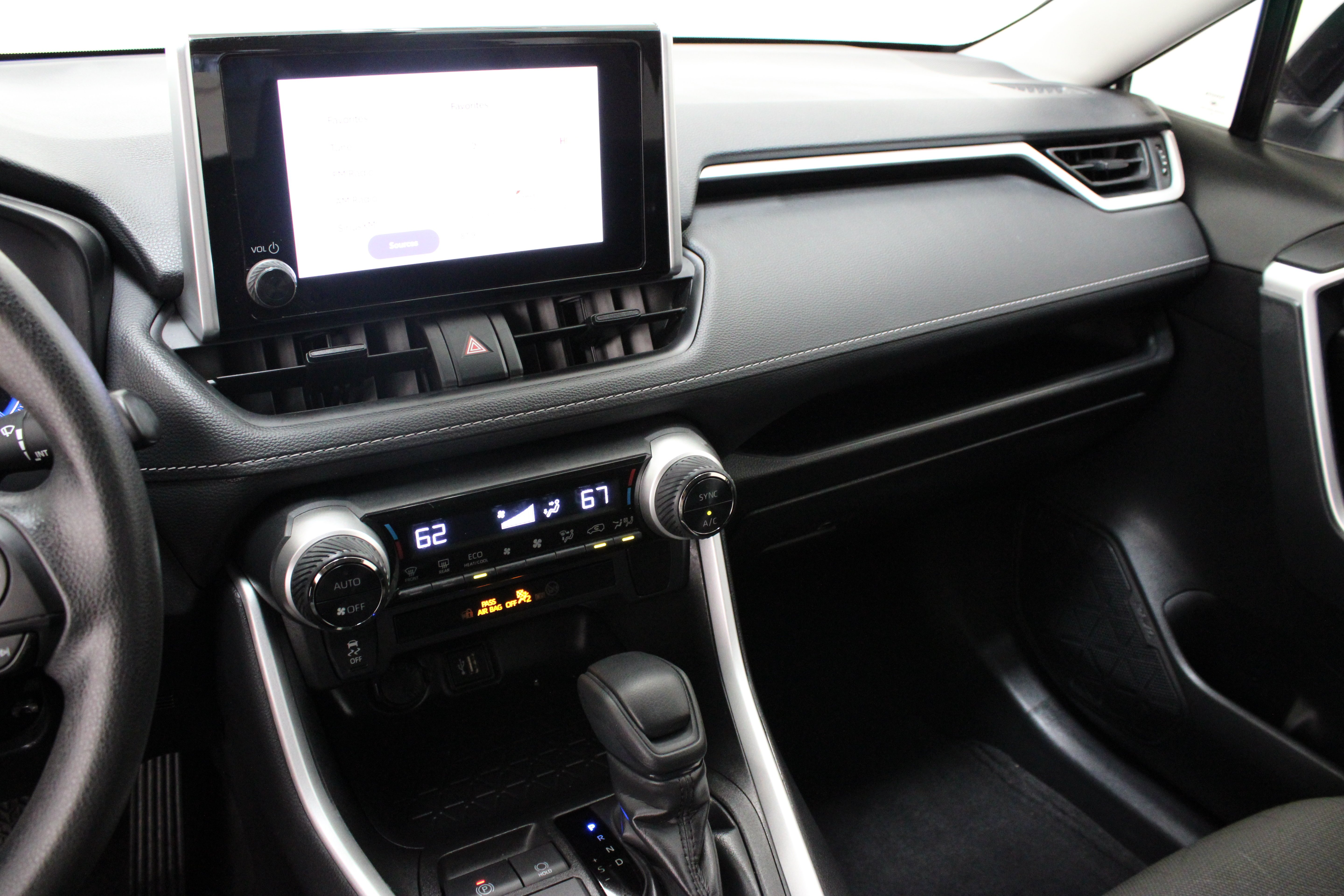Used 2024 Ice Cap Toyota Hybrid XLE 2.5L image 15