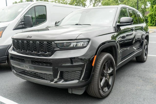 Used 2023 Diamond Black Jeep Altitude image 1