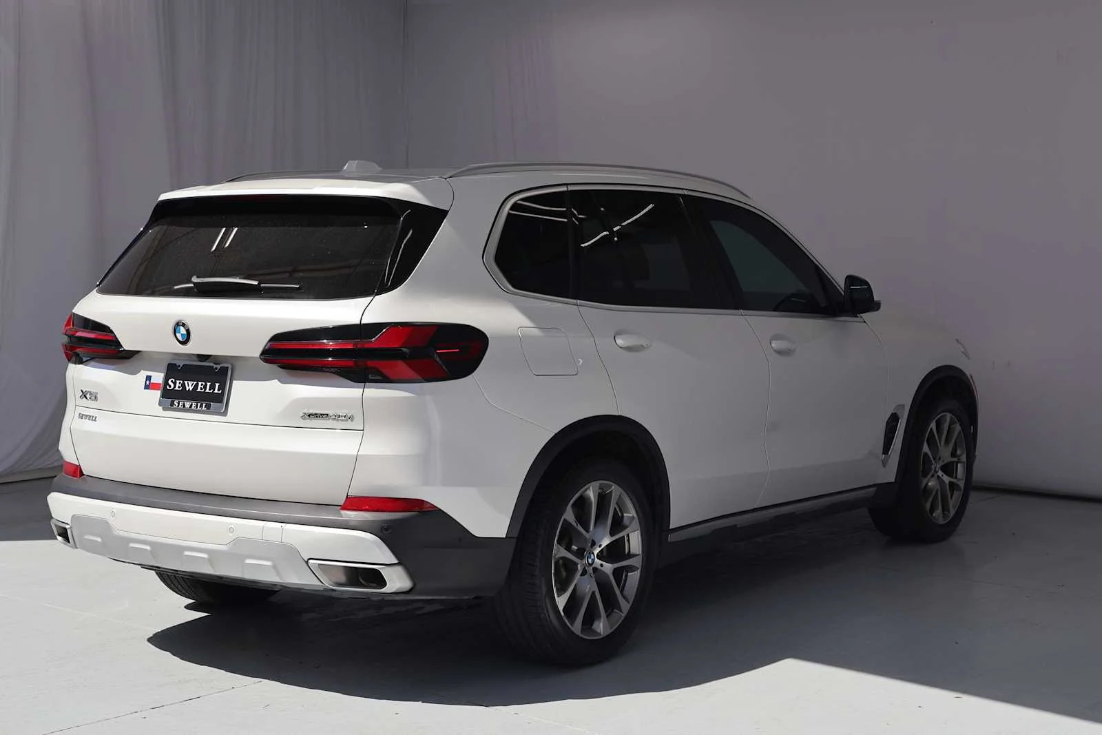 Certified Used 2025 Mineral White Metallic BMW xDrive40i image 7