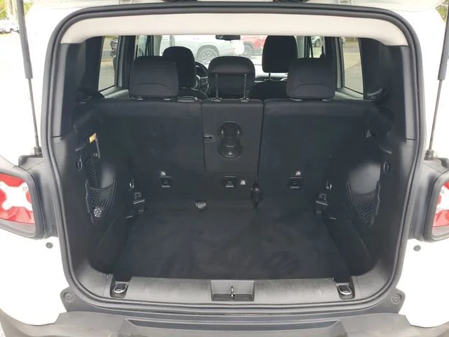 Used 2017 Alpine White Jeep Latitude image 28