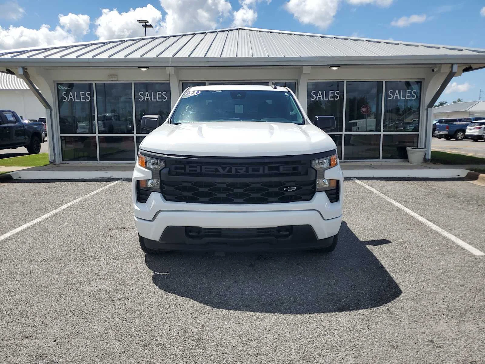 Used 2023 SUMMIT WHITE Chevrolet Custom image 10
