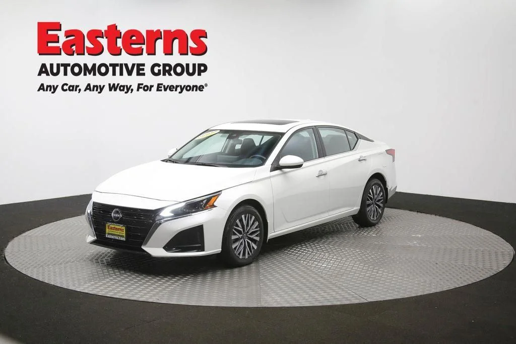 Used 2023 White Nissan 2.5 SV image 58