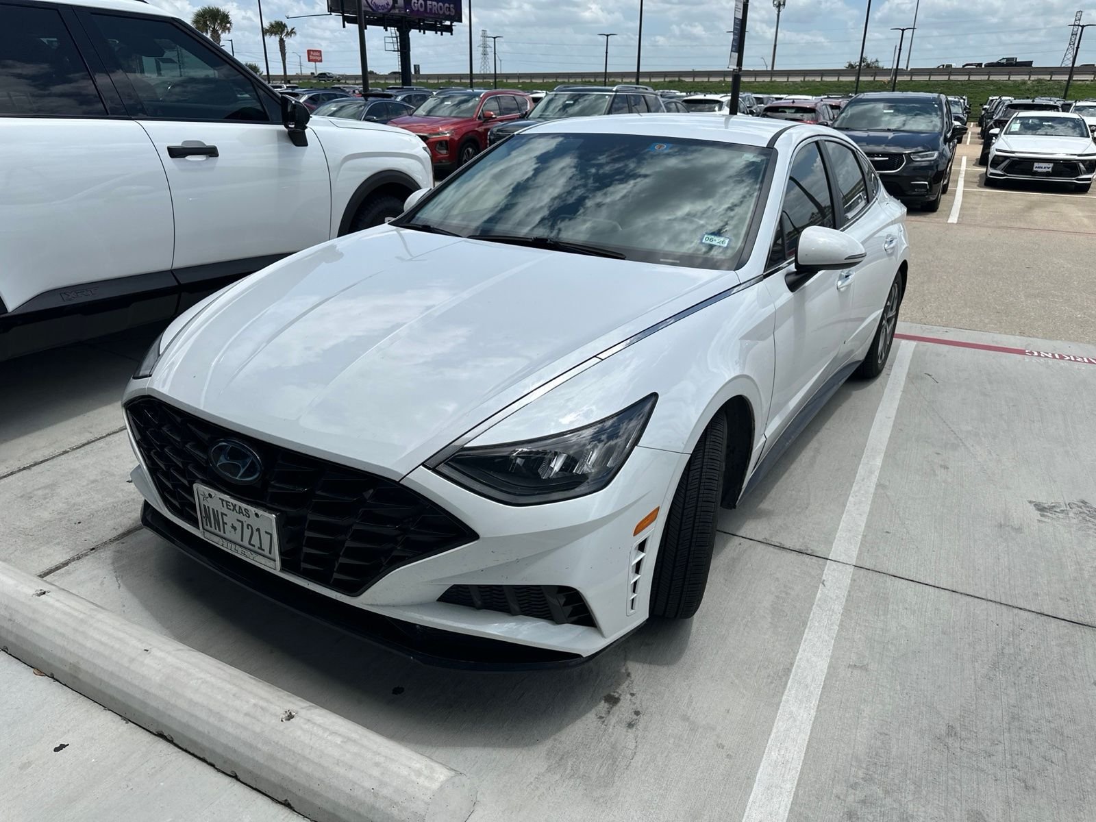 Used 2020 Quartz White Hyundai SEL image 2