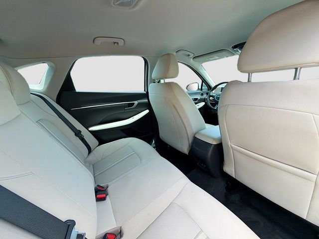 Used 2025 White Hyundai SE image 25