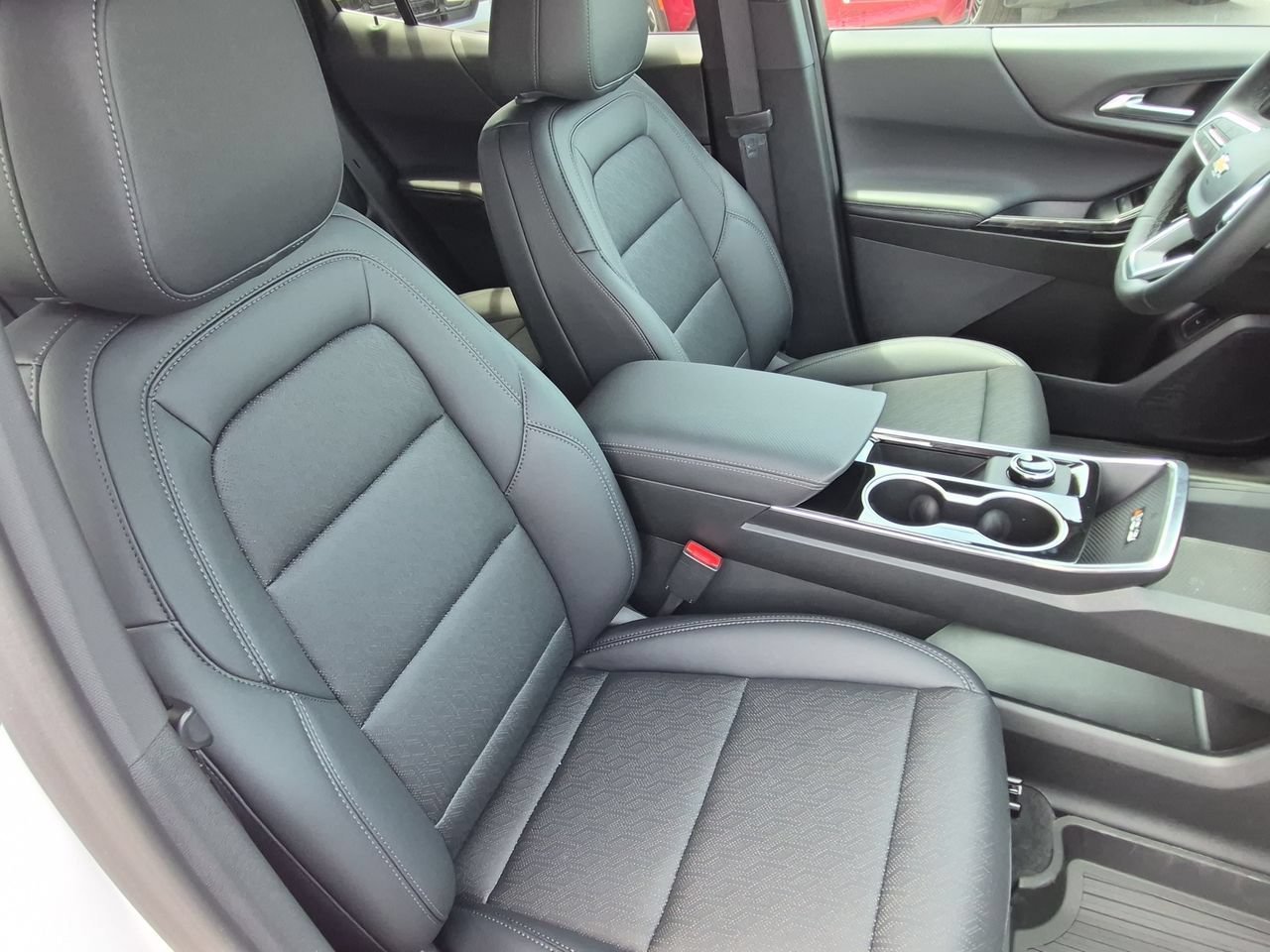 2027 Chevrolet Equinox LT - Photo 28