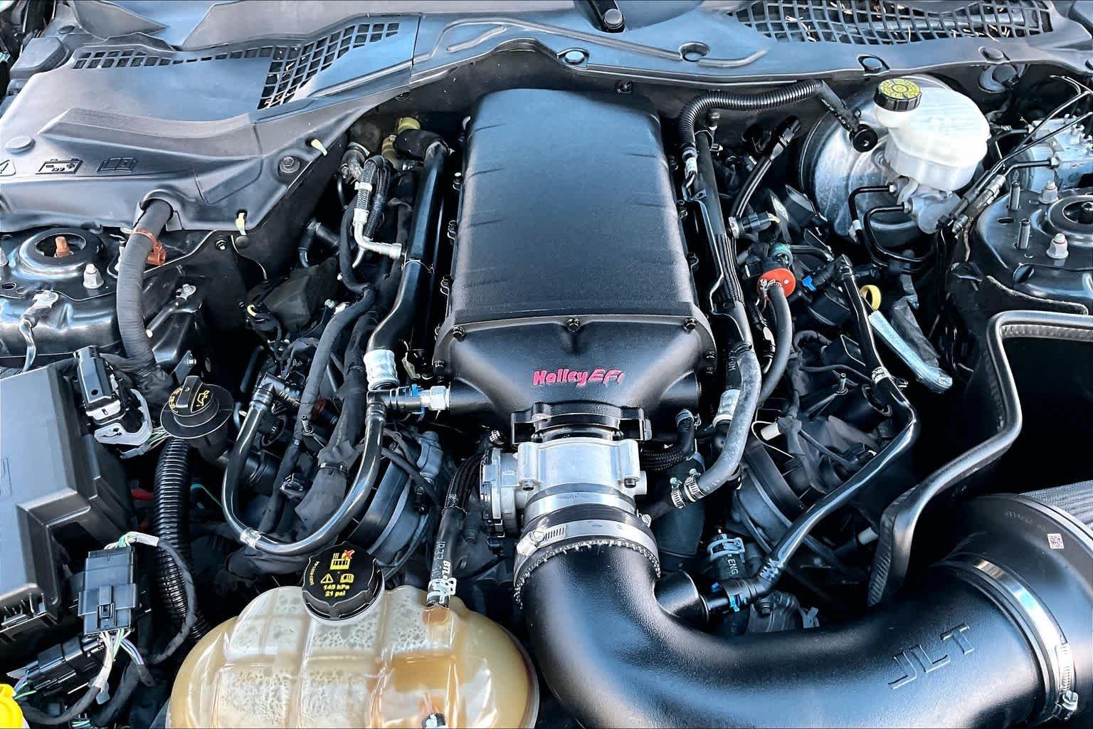 Used 2019 Magnetic Metallic Ford GT Premium image 29