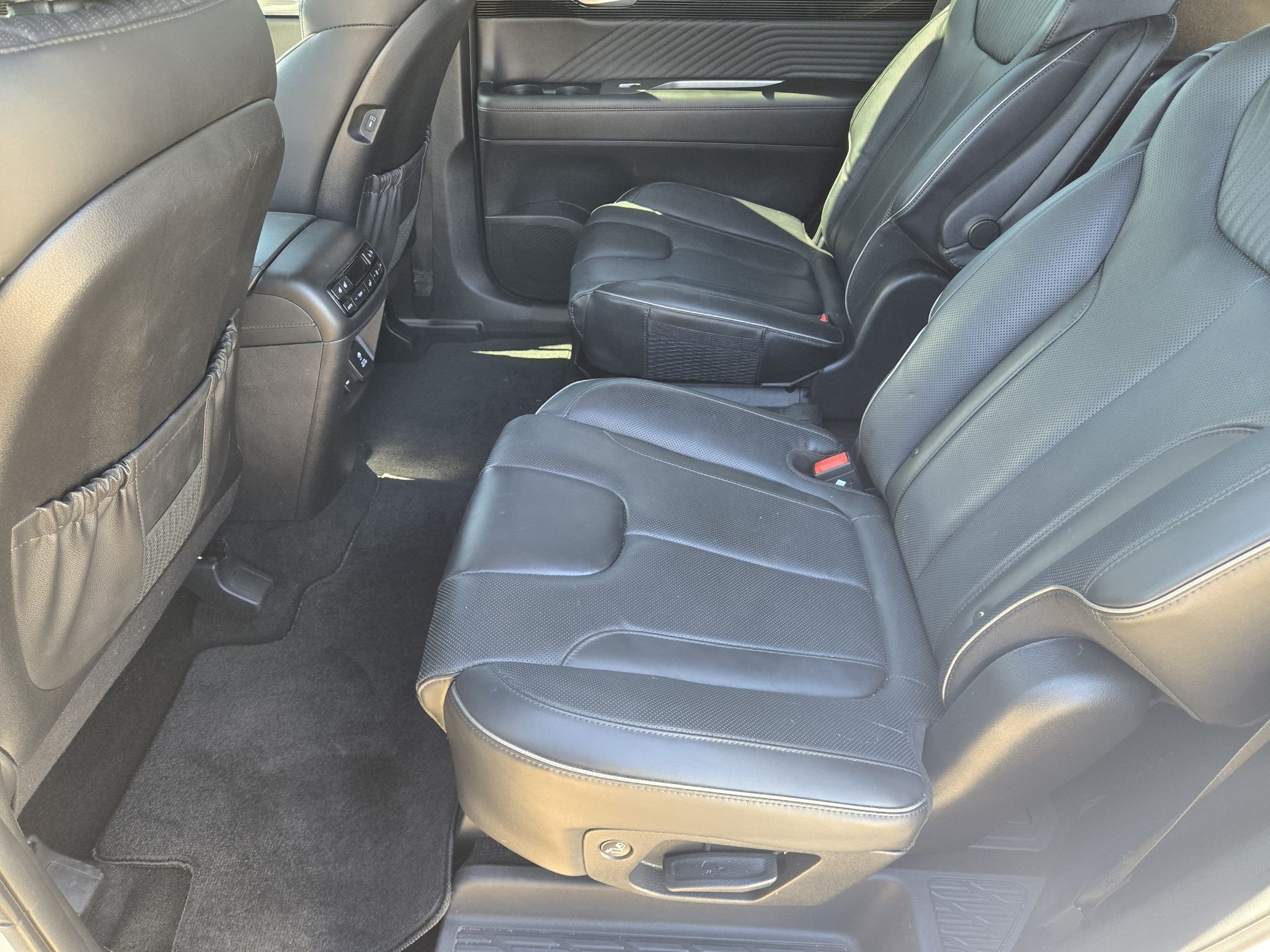 Used 2024 Hyper White Hyundai Calligraphy image 30