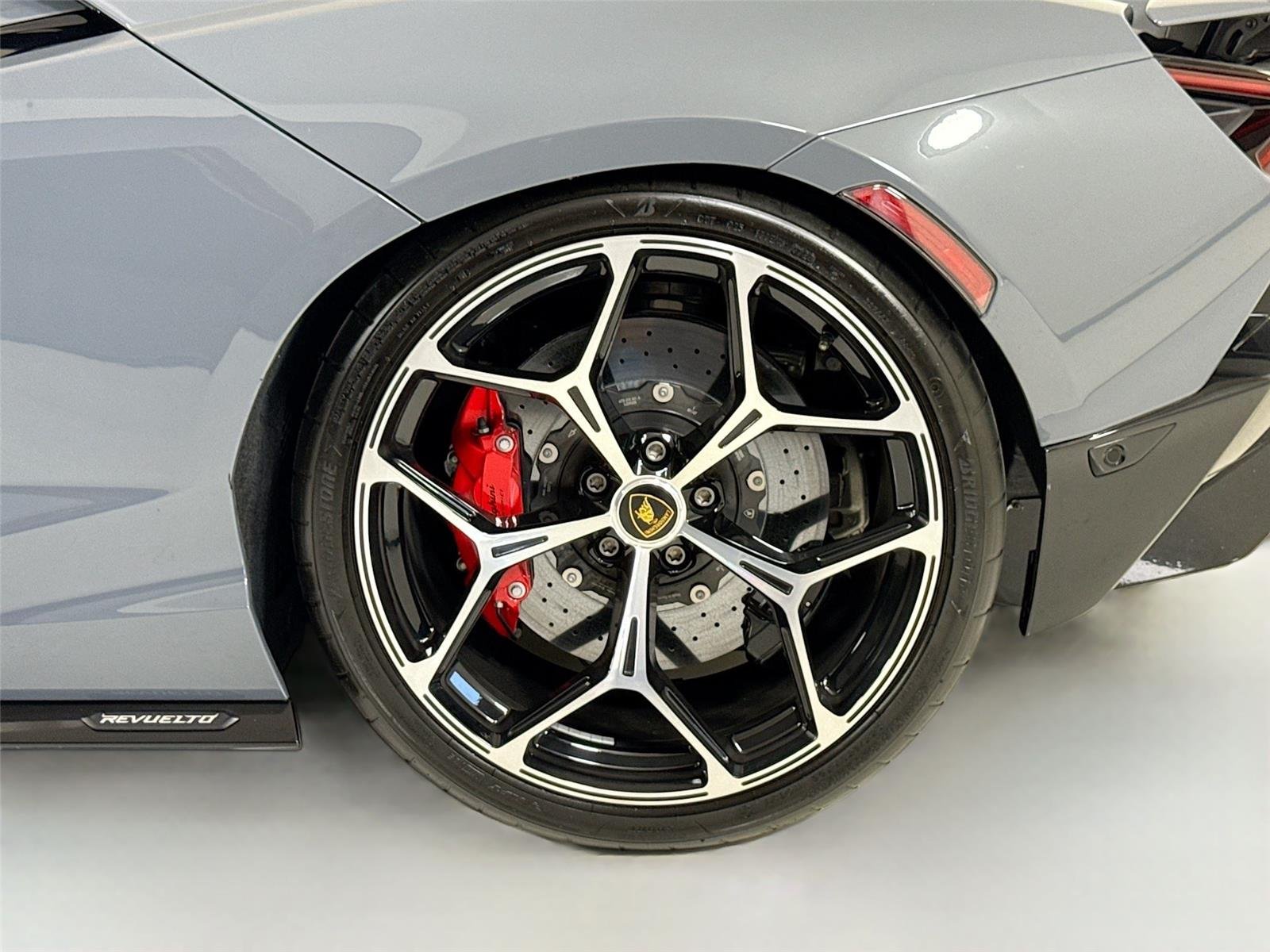 Used 2025 Grigio Telesto Metallic Lamborghini  image 41