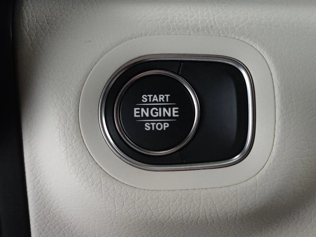 Used 2025 Polar White Mercedes-Benz GLE 450e image 17