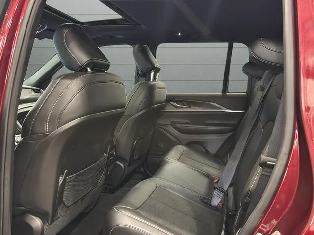 New 2026 Velvet Red Pearl-Coat Exterior Paint Jeep Altitude image 11