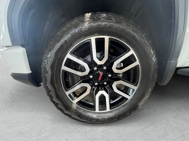Used 2025 White GMC AT4 image 24