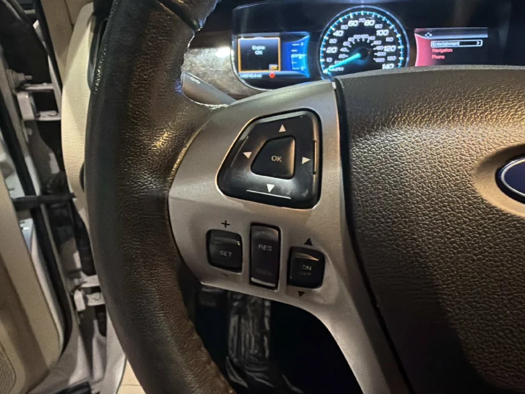 Used 2018 White Ford Limited image 17