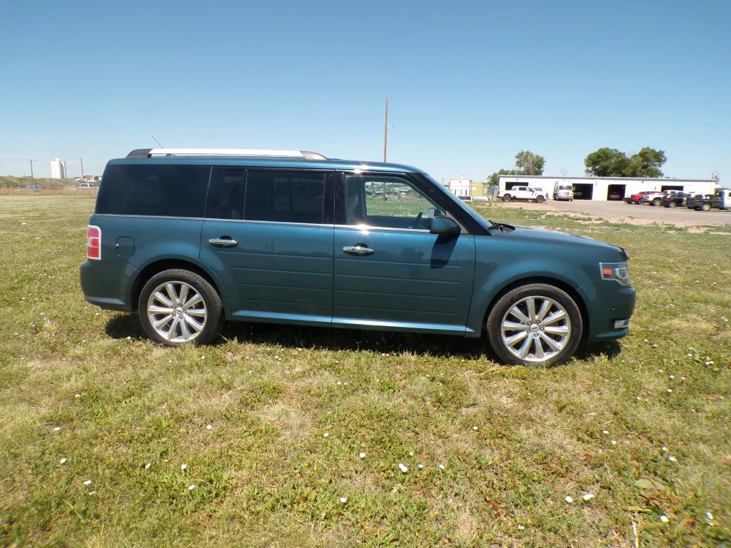 Used 2016 Too Good To Be Blue Metallic Ford Limited image 4
