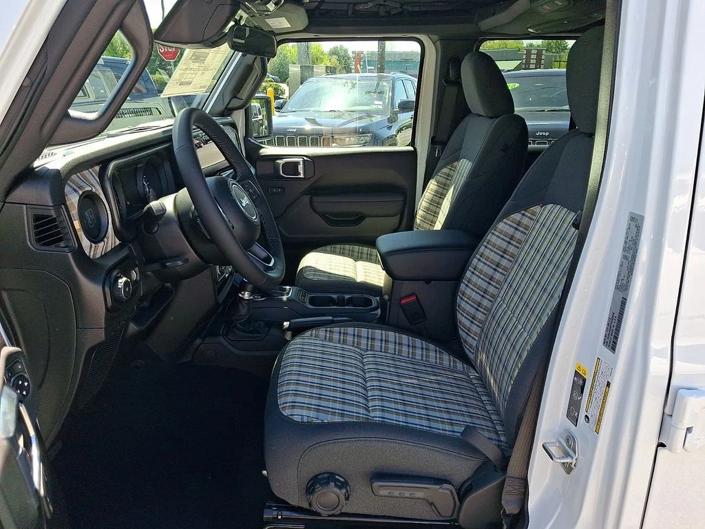 New 2026 Bright White Clear-Coat Exterior Paint Jeep  image 8