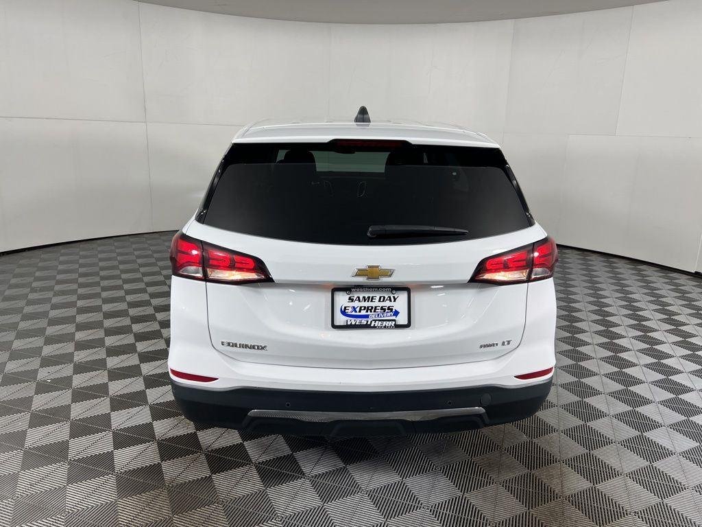 Used 2024 Summit White Chevrolet LT image 8
