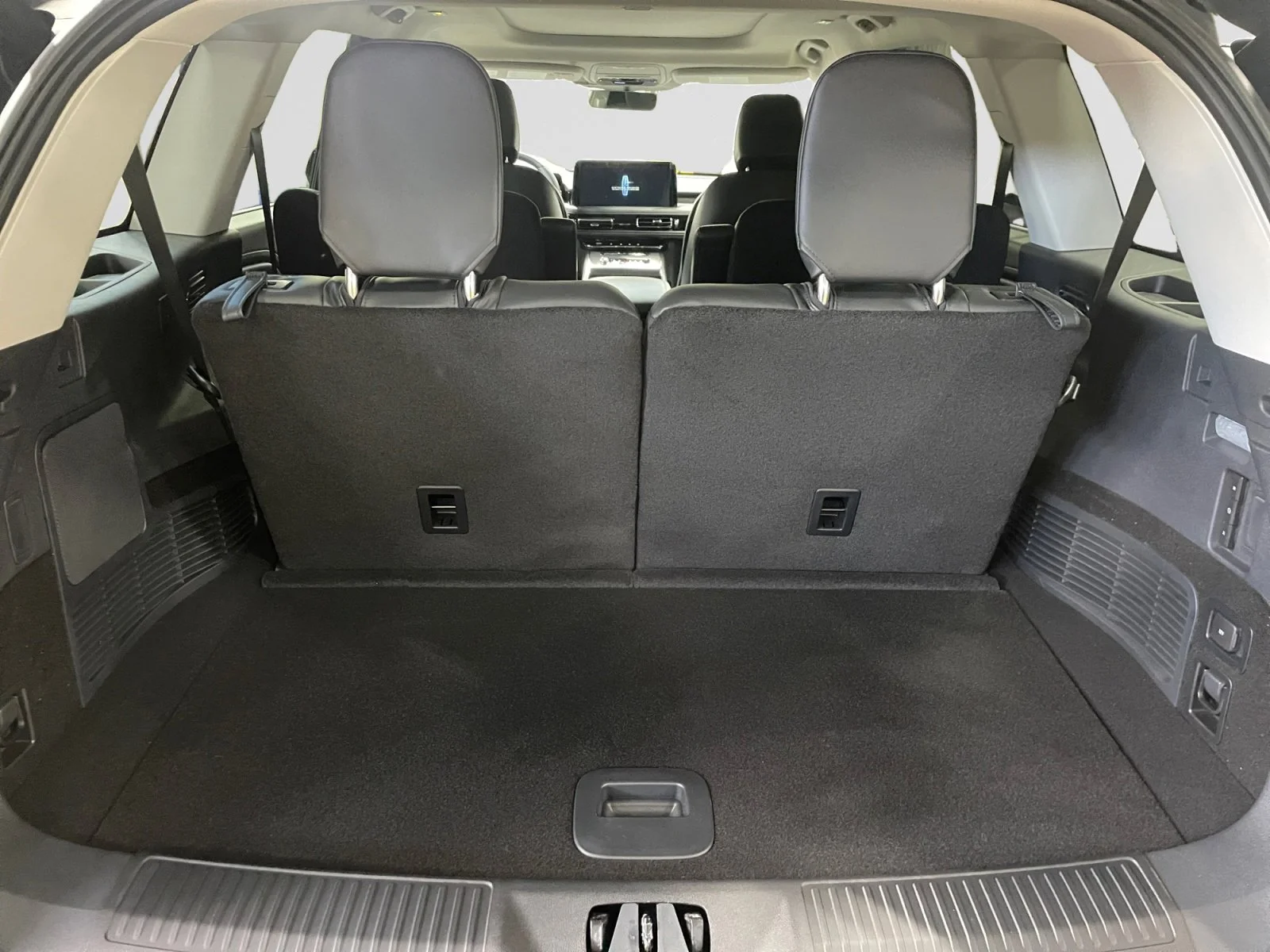 New 2026 Whisper Blue Metallic Clearcoat Lincoln Premiere image 10
