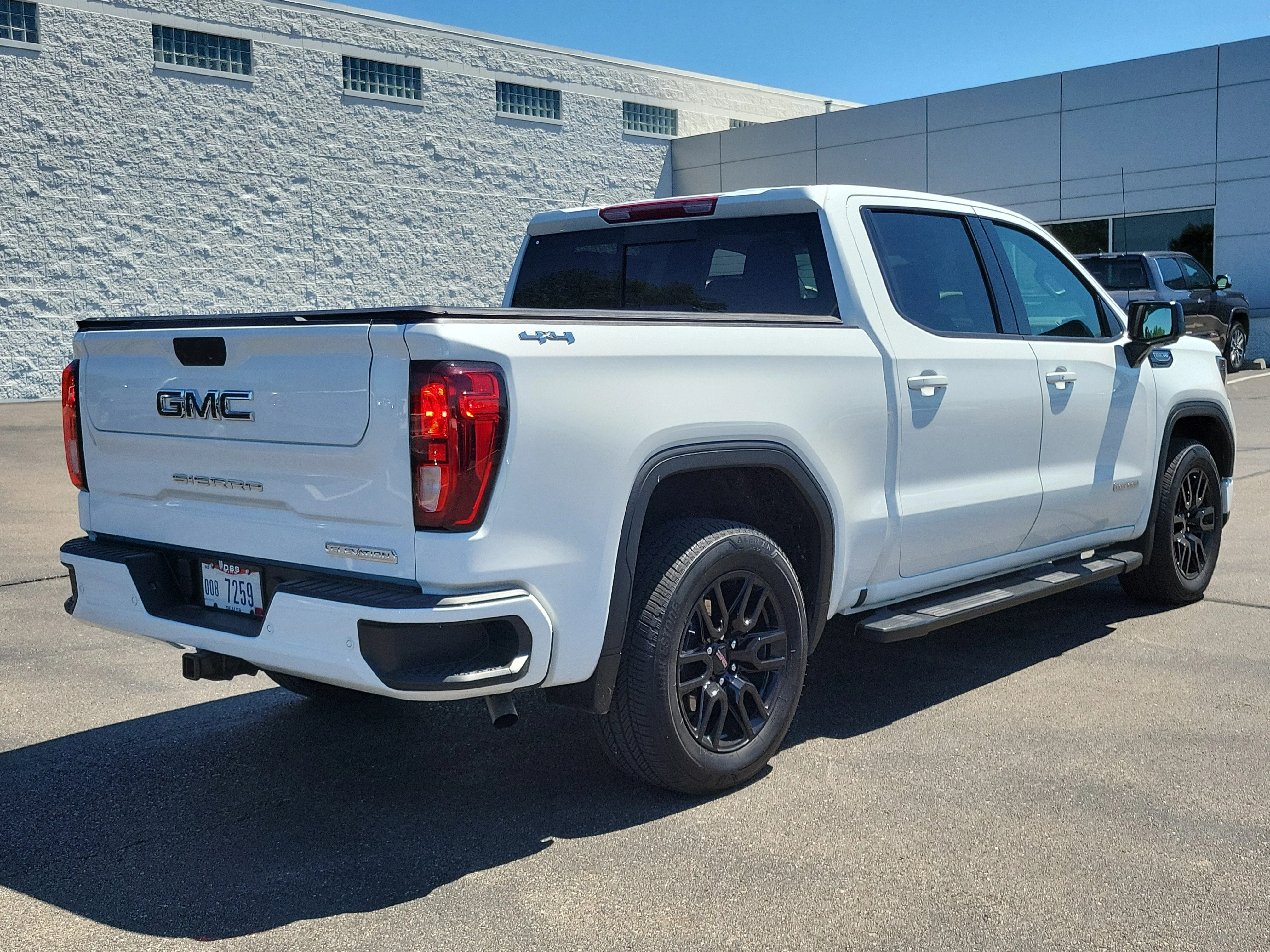 Used 2025 Summit White GMC Elevation image 34