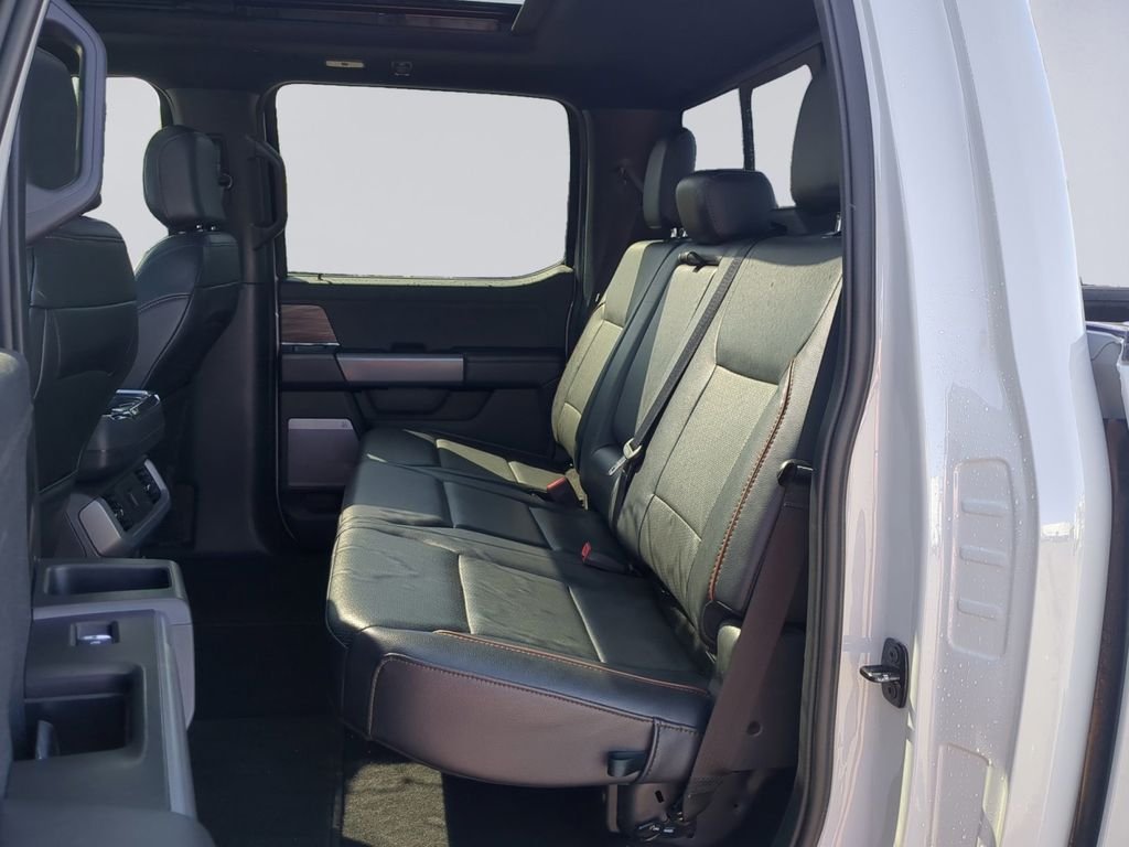 Used 2024  Ford Lariat image 18