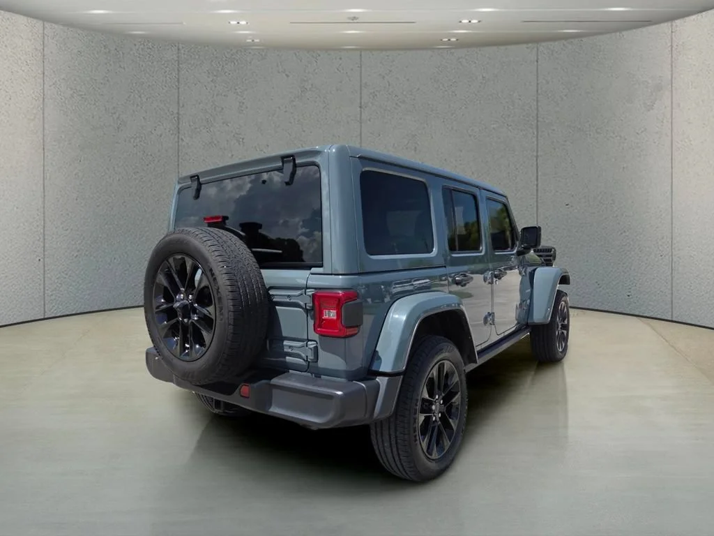 Used 2024 Anvil Clear Coat Jeep Sahara image 5