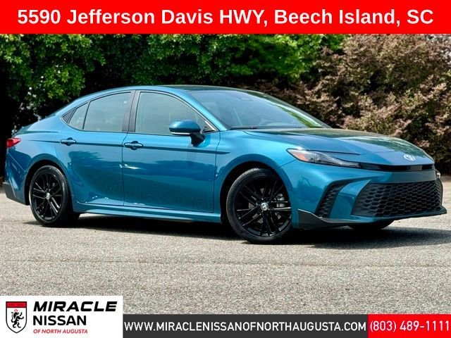 Used 2025  Toyota SE image 1