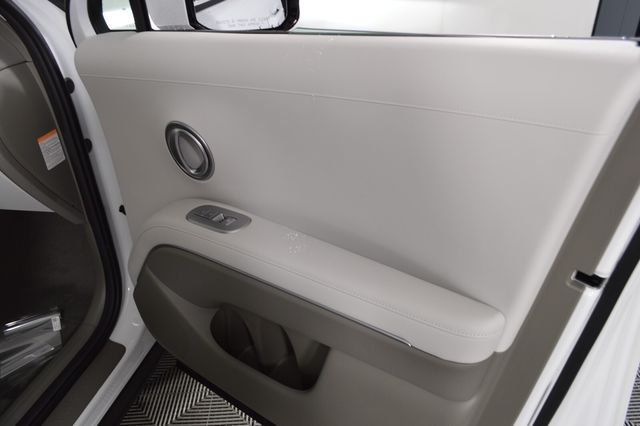 New 2026 White Hyundai SEL 7P image 16