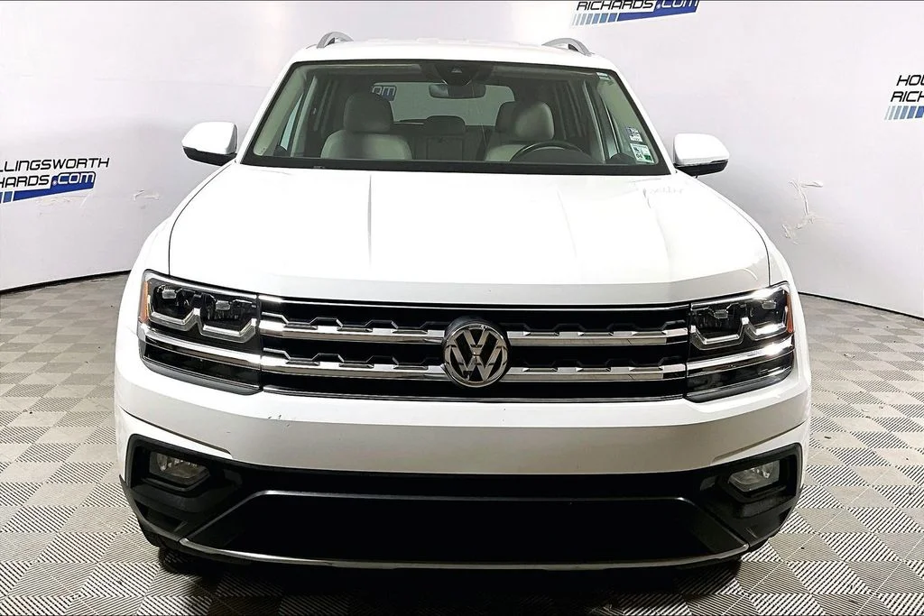 Used 2019 Pure White Volkswagen 3.6L V6 SE image 2