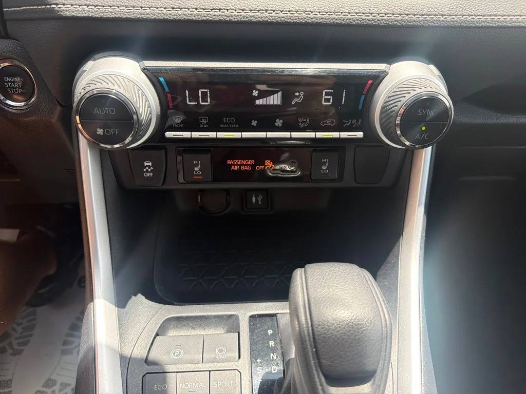 Used 2019 White Toyota XLE image 29