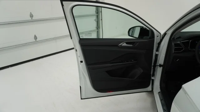 New 2026 Pure White w/Deep Black Roof Volkswagen SE Black image 14