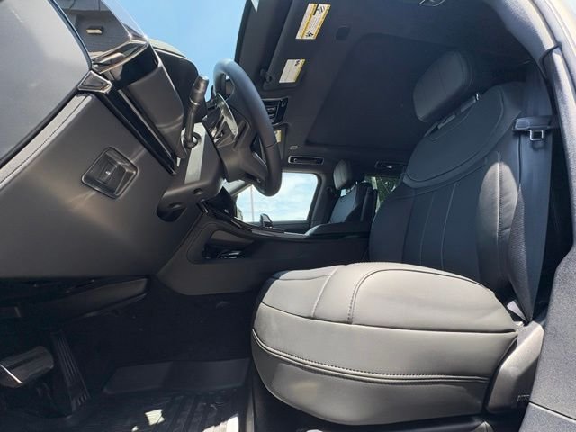 New 2026 Fuji White Land Rover Dynamic SE image 13