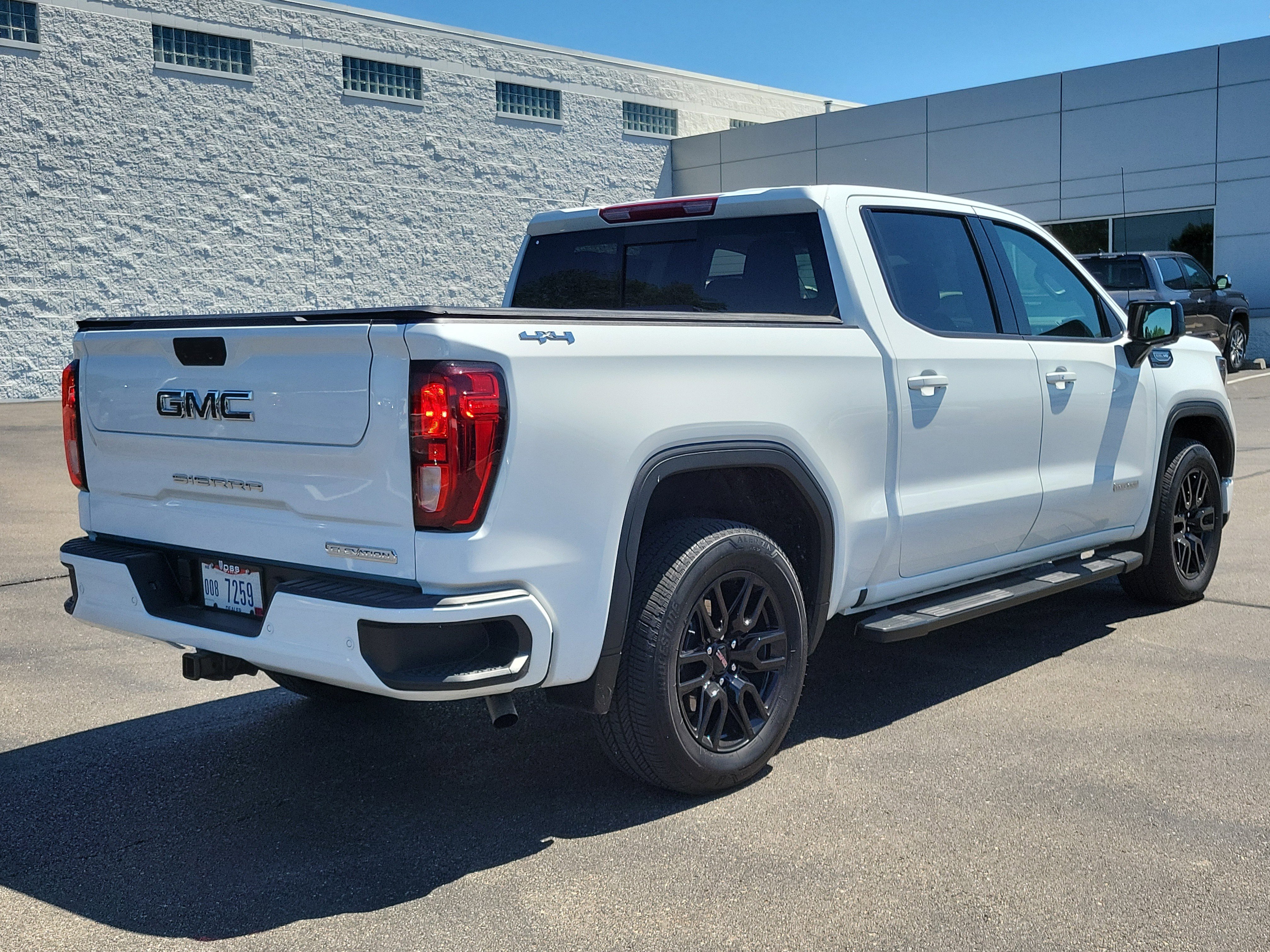 Used 2025 Summit White GMC Elevation image 34