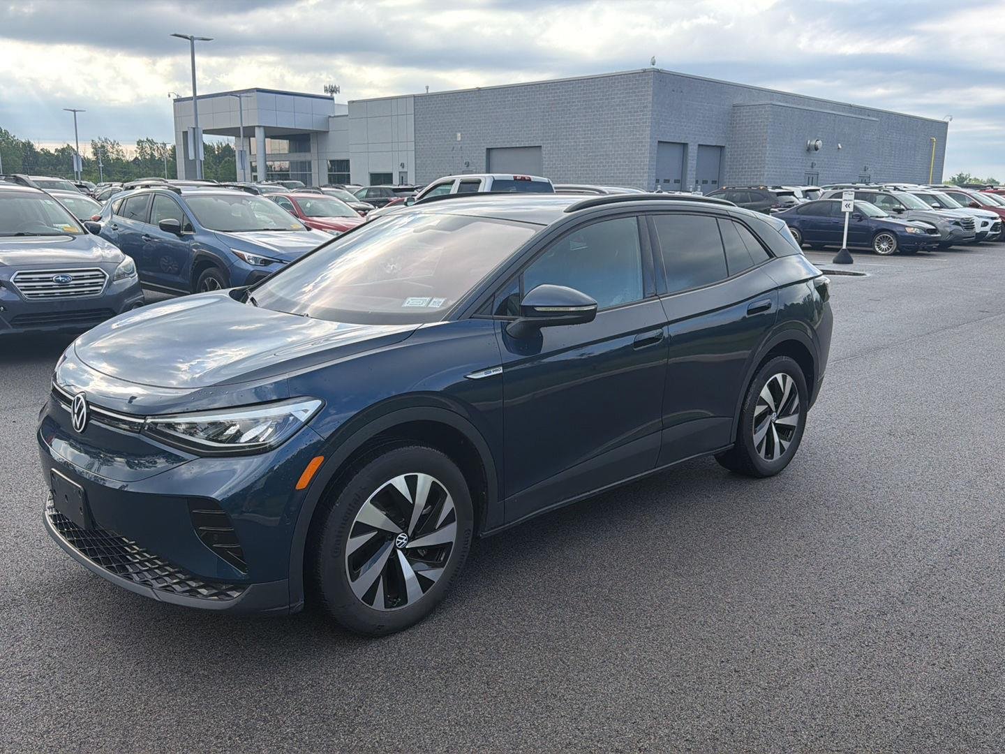 Used 2023 Tourmaline Blue Metallic Volkswagen Pro image 8