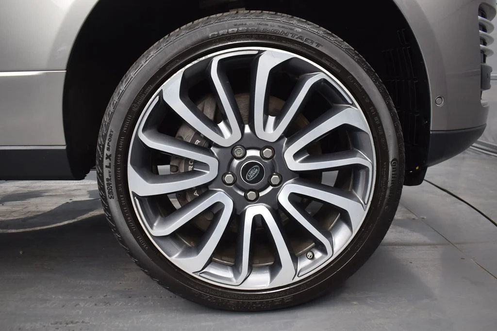 Used 2019 Silver Land Rover 5.0L V8 Supercharged Autobiography image 9