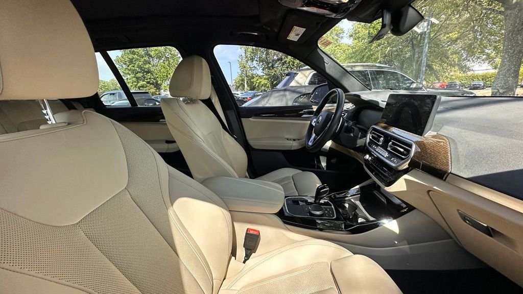 Used 2022 Black Sapphire Metallic BMW xDrive30i image 5
