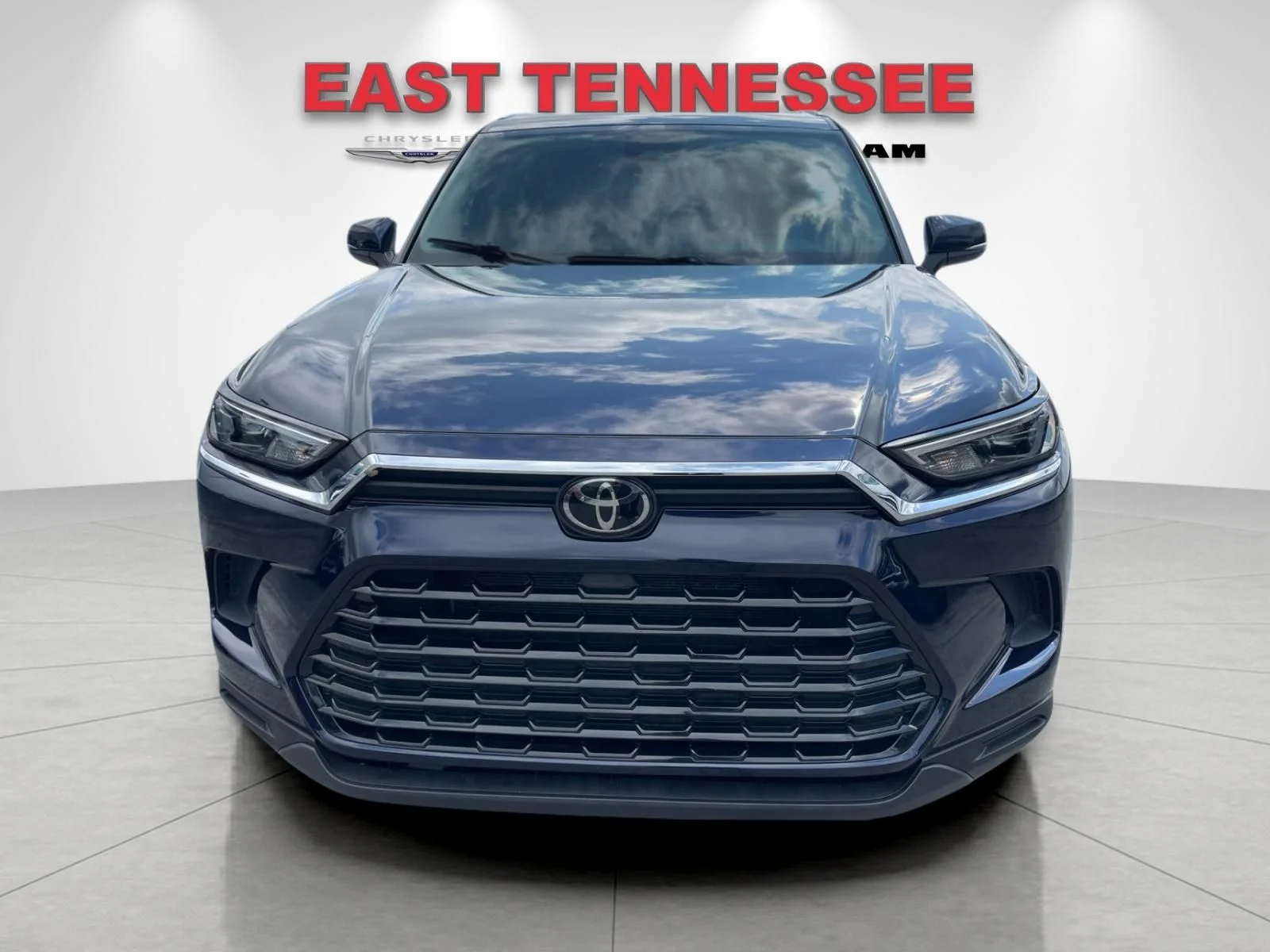 Used 2024  Toyota XLE image 9