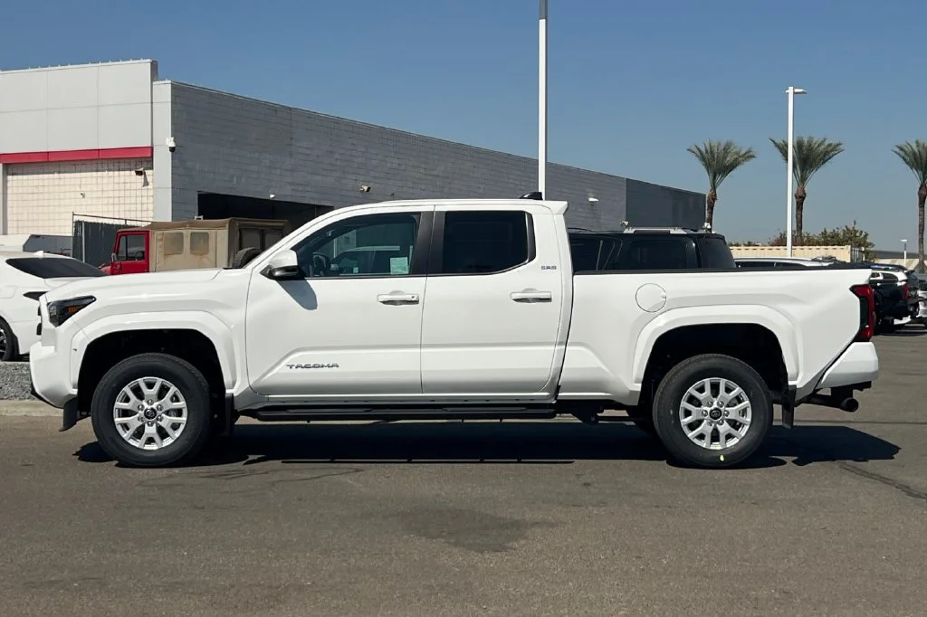 New 2026 Ice Cap Toyota SR5 image 7