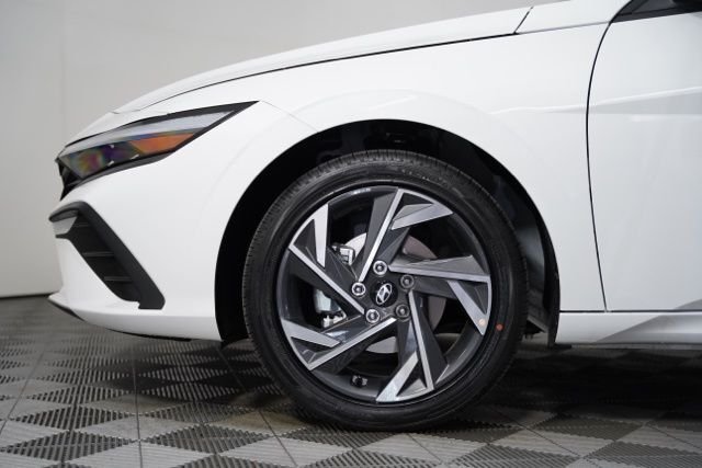 2025 Hyundai Elantra Blue - Photo 37