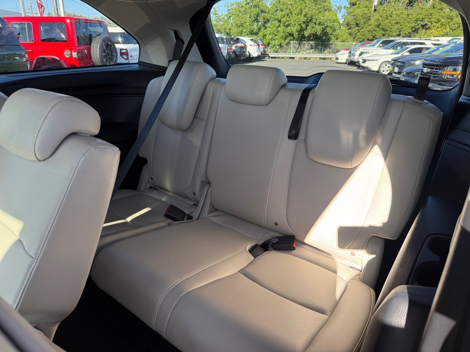 Used 2025 Solar Silver Metallic Honda EX-L image 21