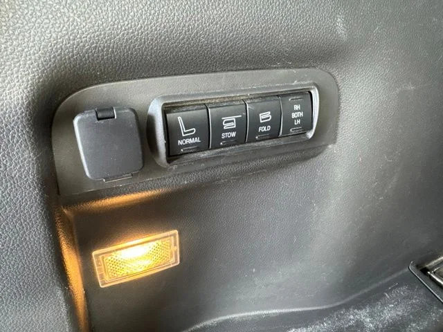 Used 2015 Bronze Ford Limited image 22
