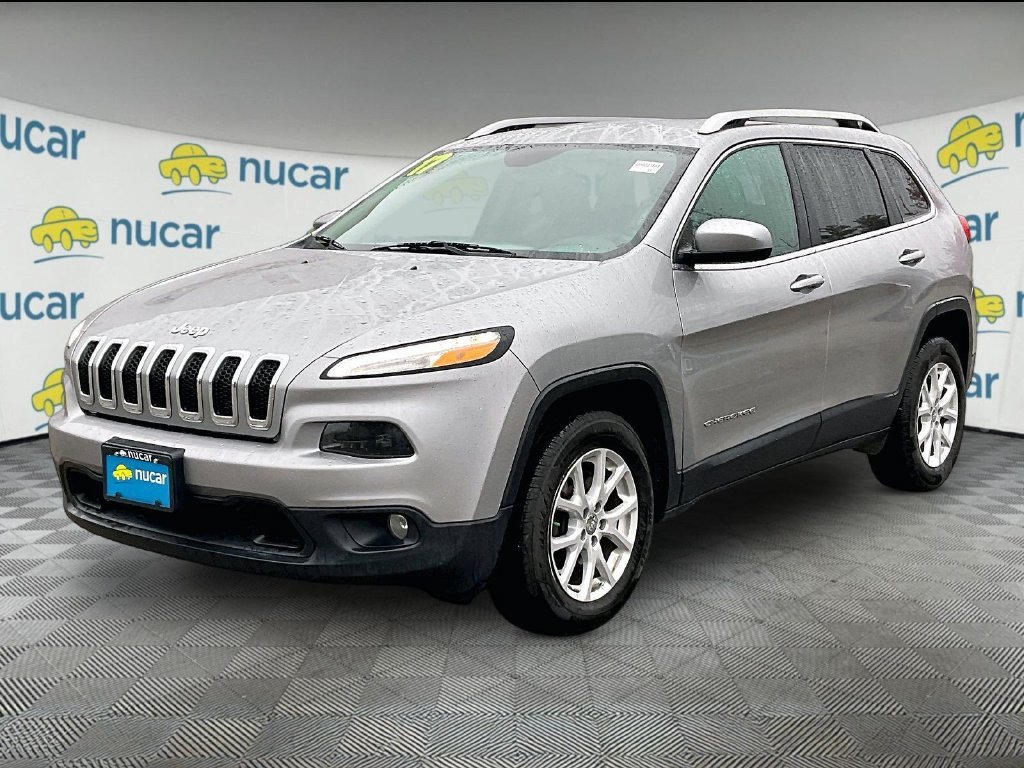 Used 2017 Billet Silver Metallic Clearcoat Jeep Latitude image 3