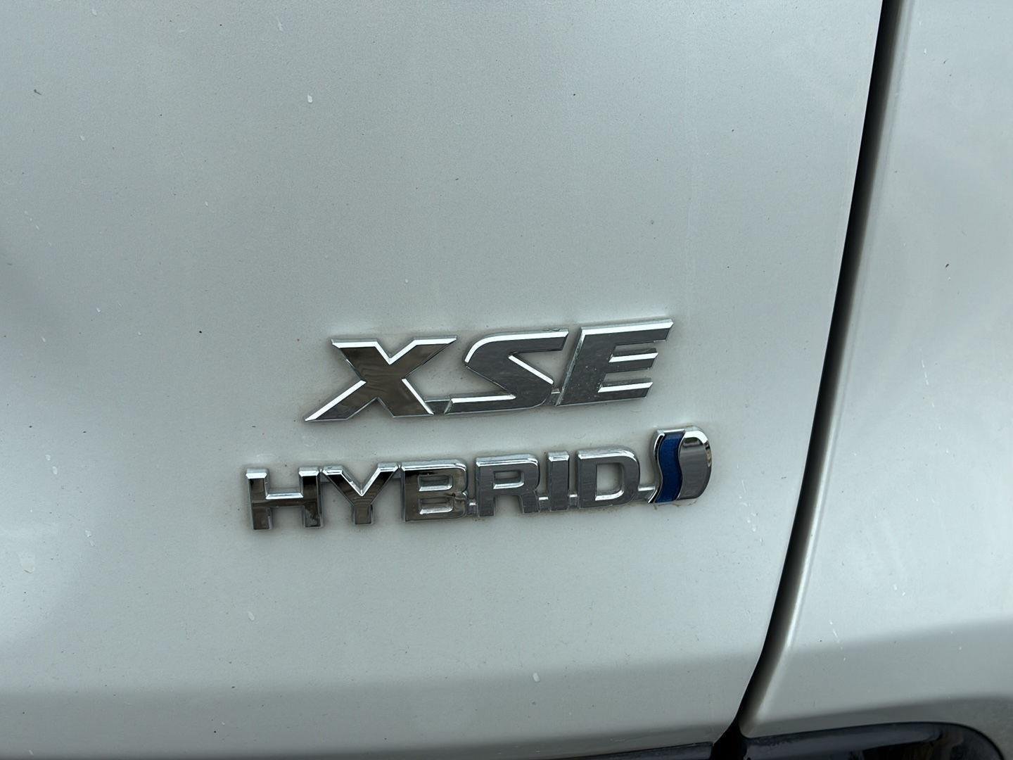 Used 2024 Wind Chill Pearl/Midnight Black Metallic Toyota XSE image 5