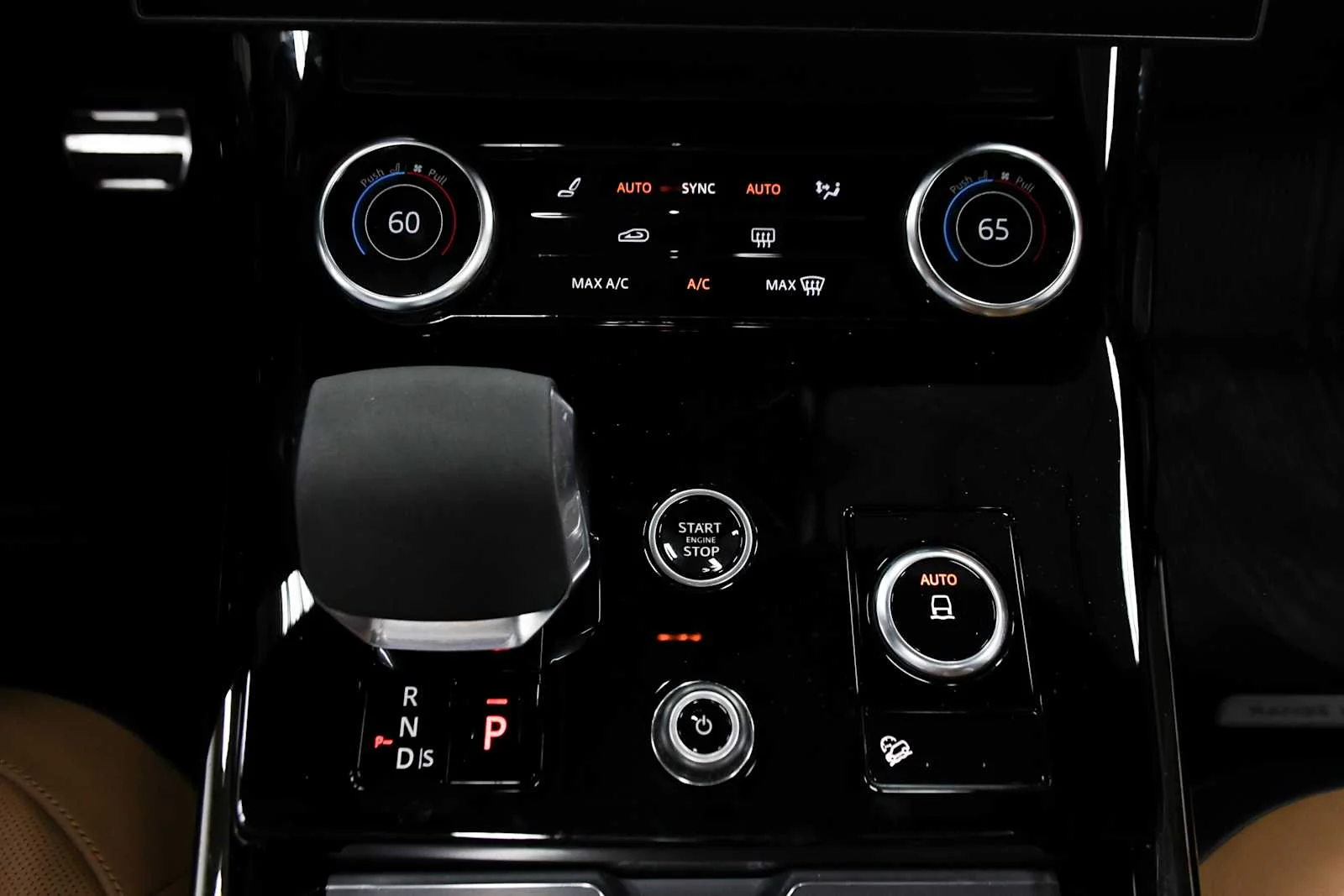 Used 2023 Carpathian Grey Premium Metallic Land Rover SE Dynamic image 21