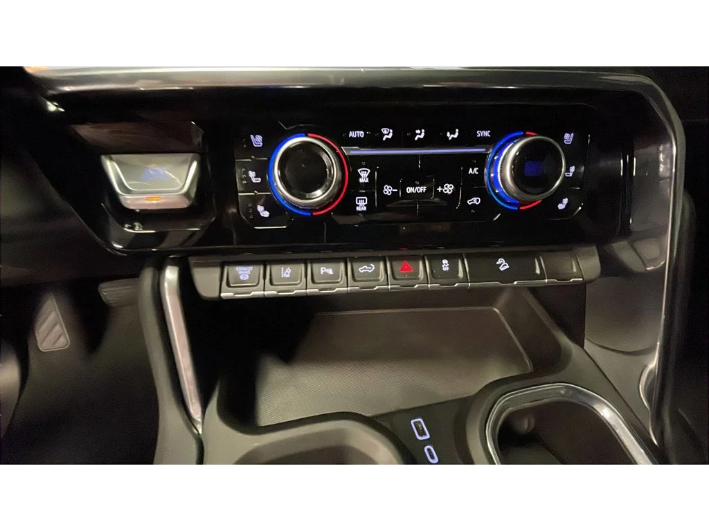 Used 2025 White Frost Tri-Coat GMC Denali image 14