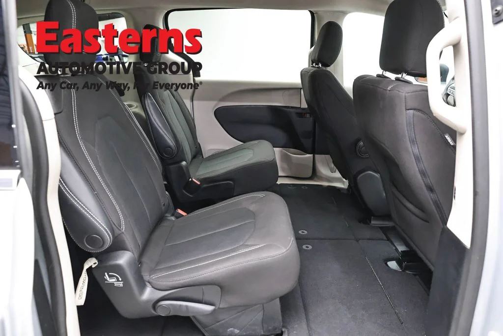 Used 2023 Silver Chrysler LX image 24