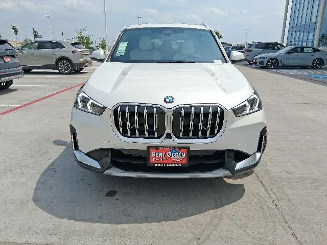 New 2026 Mineral White Metallic BMW xDrive28i image 2