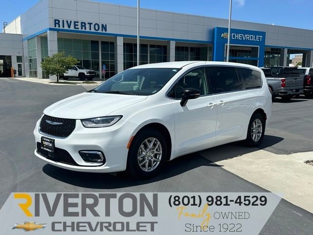2024 Chrysler Pacifica Touring L's photo