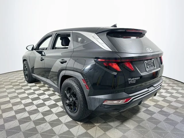 Used 2022 Black Hyundai SE image 5