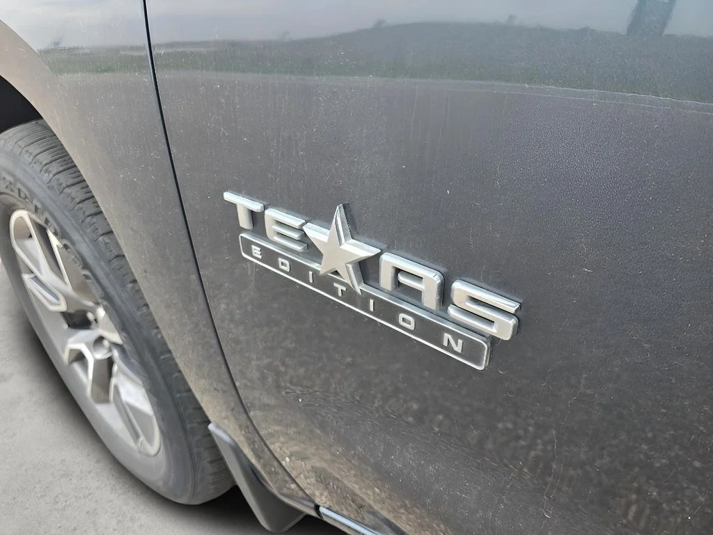 Used 2020 Shadow Gray Metallic Chevrolet LT image 28