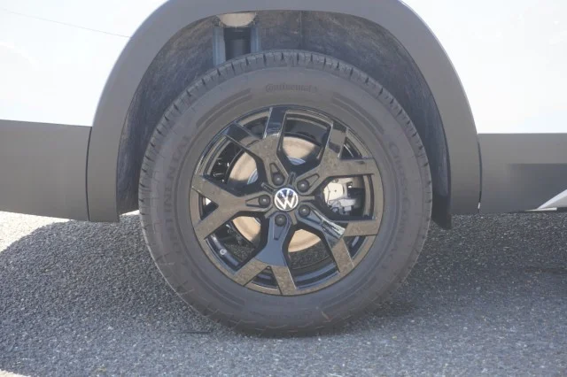 New 2026 Opal White Pearl Volkswagen 2.0T Peak Edition image 6