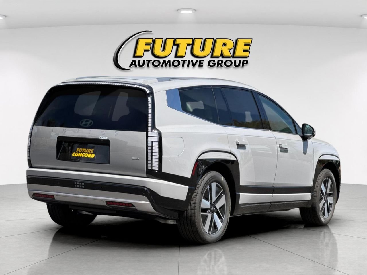 New 2026 Gray Hyundai SEL image 3